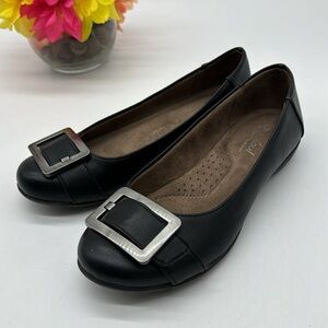 Natural Soul Black Ballet Flat with Silver Buckle Sz 6 BFL6398